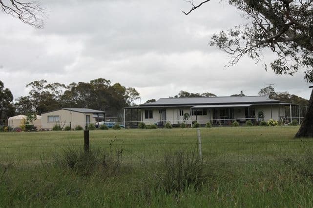 32 Willis Street, Cavendish VIC 3314, Cavendish - Thumbnail 3