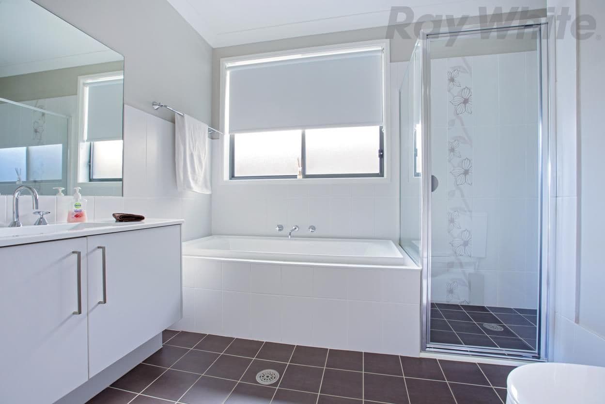 8 Ivor Avenue, Middleton Grange - Thumbnail 7