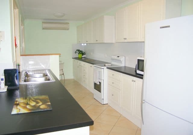 19 Linthaven Drive, ROTHWELL QLD 4022, Rothwell - Thumbnail 2