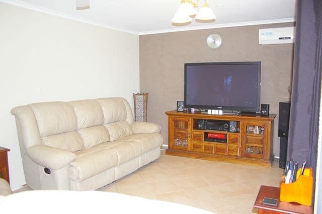 19 Linthaven Drive, ROTHWELL QLD 4022, Rothwell - Thumbnail 6