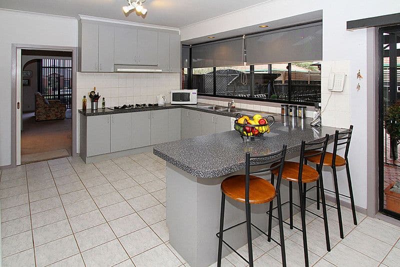 8 Brabham Drive, MILL PARK VIC 3082, Mill Park - Thumbnail 2