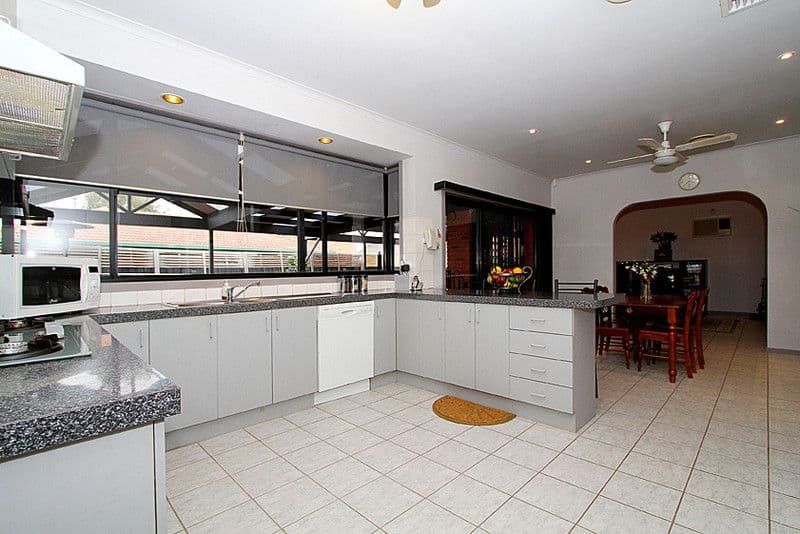 8 Brabham Drive, MILL PARK VIC 3082, Mill Park - Thumbnail 3