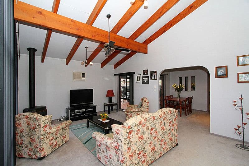 8 Brabham Drive, MILL PARK VIC 3082, Mill Park - Thumbnail 4