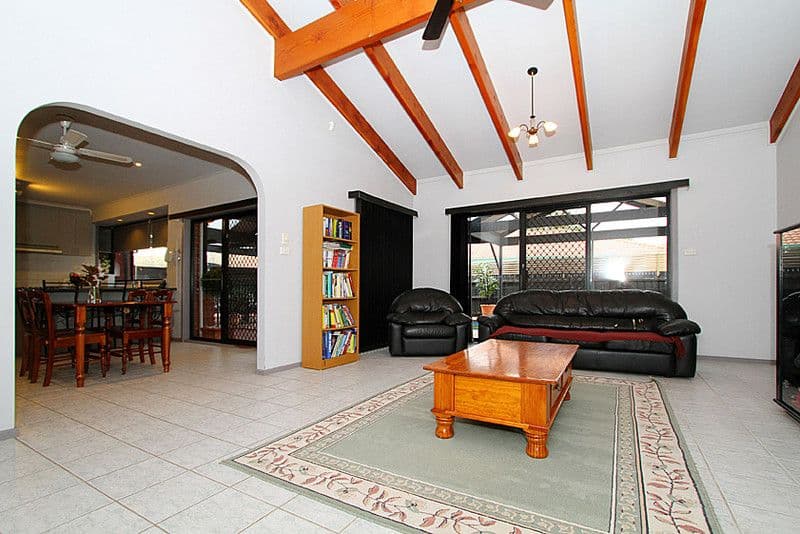8 Brabham Drive, MILL PARK VIC 3082, Mill Park - Thumbnail 8