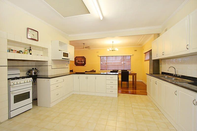 33 Chauvel Street, BENTLEIGH EAST VIC 3165, Bentleigh East - Thumbnail 3