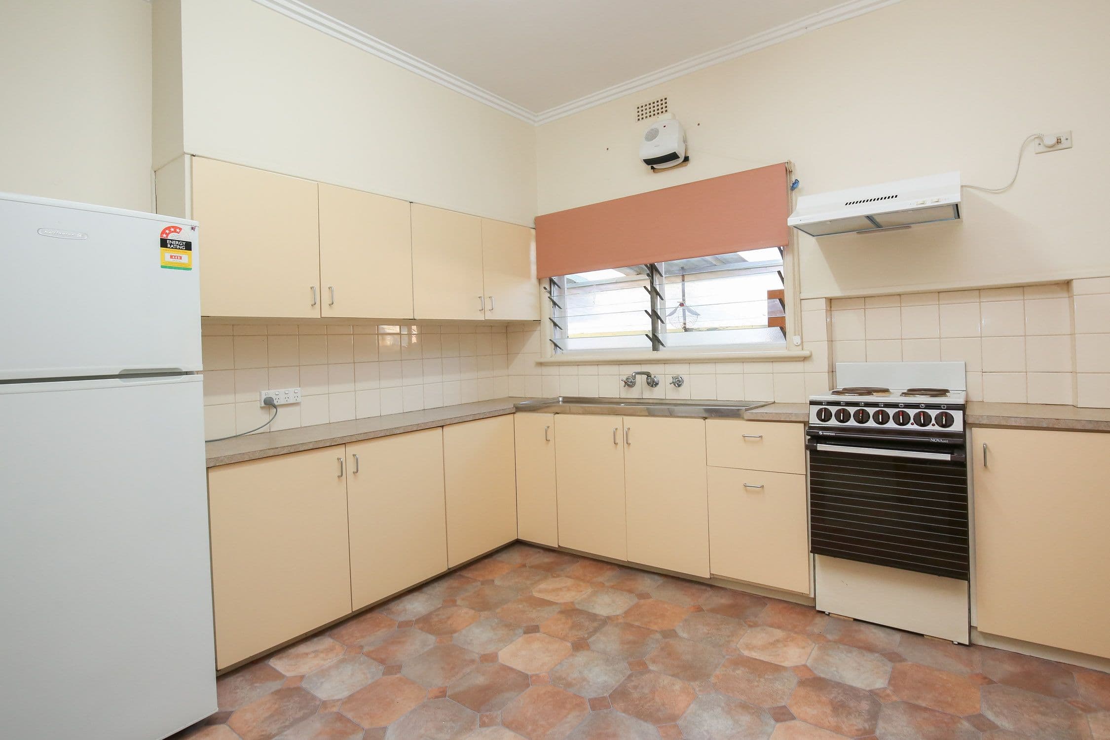 16 Steven Street, Mildura VIC 3500, Mildura - Thumbnail 2