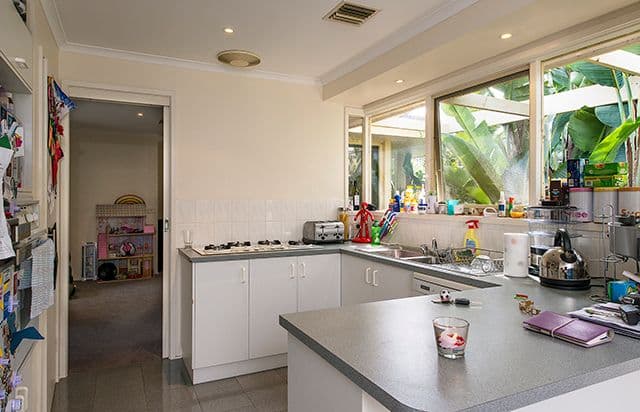 4 Parklands Close, FERNTREE GULLY VIC 3156, Ferntree Gully - Thumbnail 8