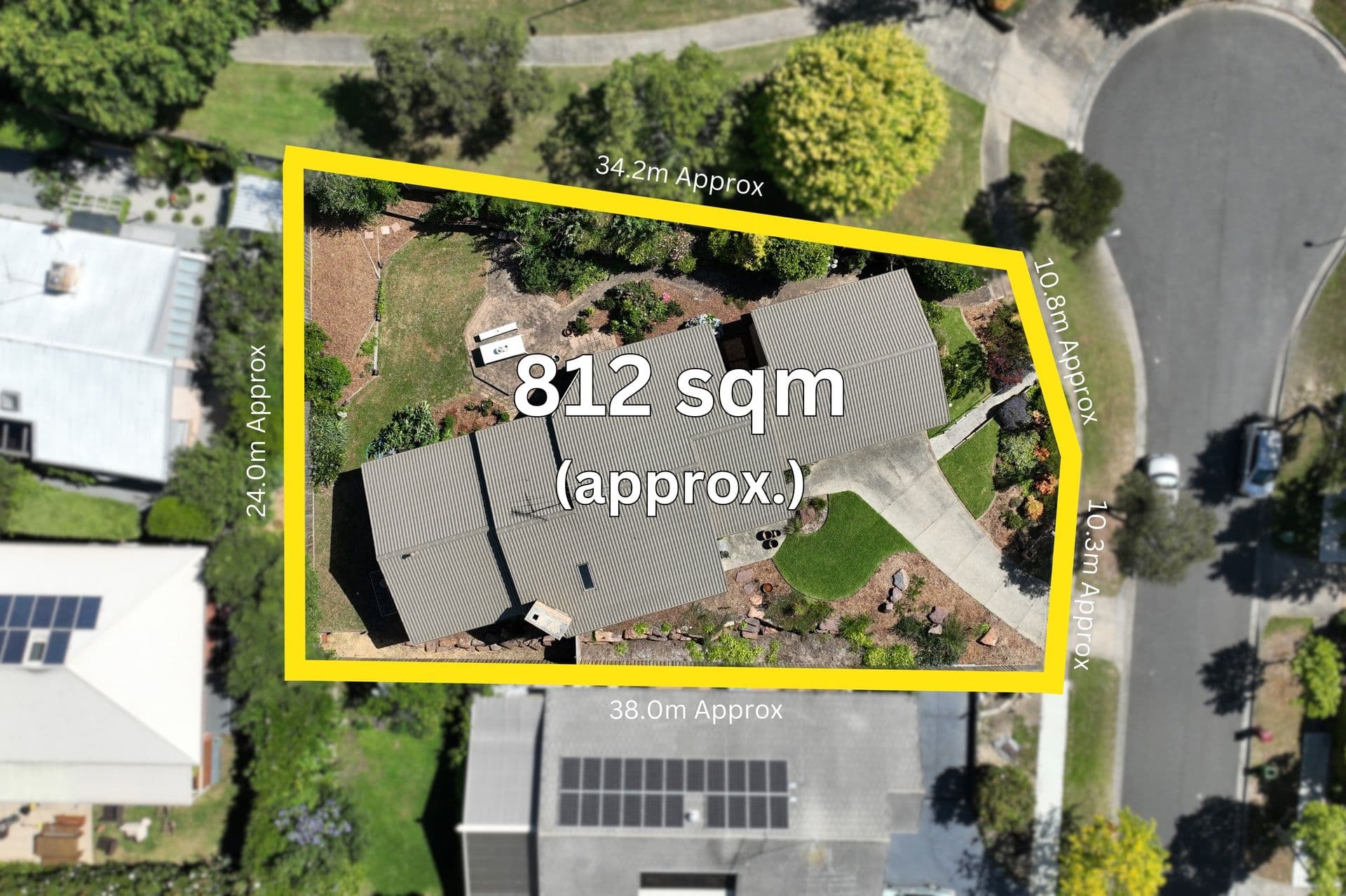 8 Michael Court, Berwick VIC 3806, Berwick - Thumbnail 2