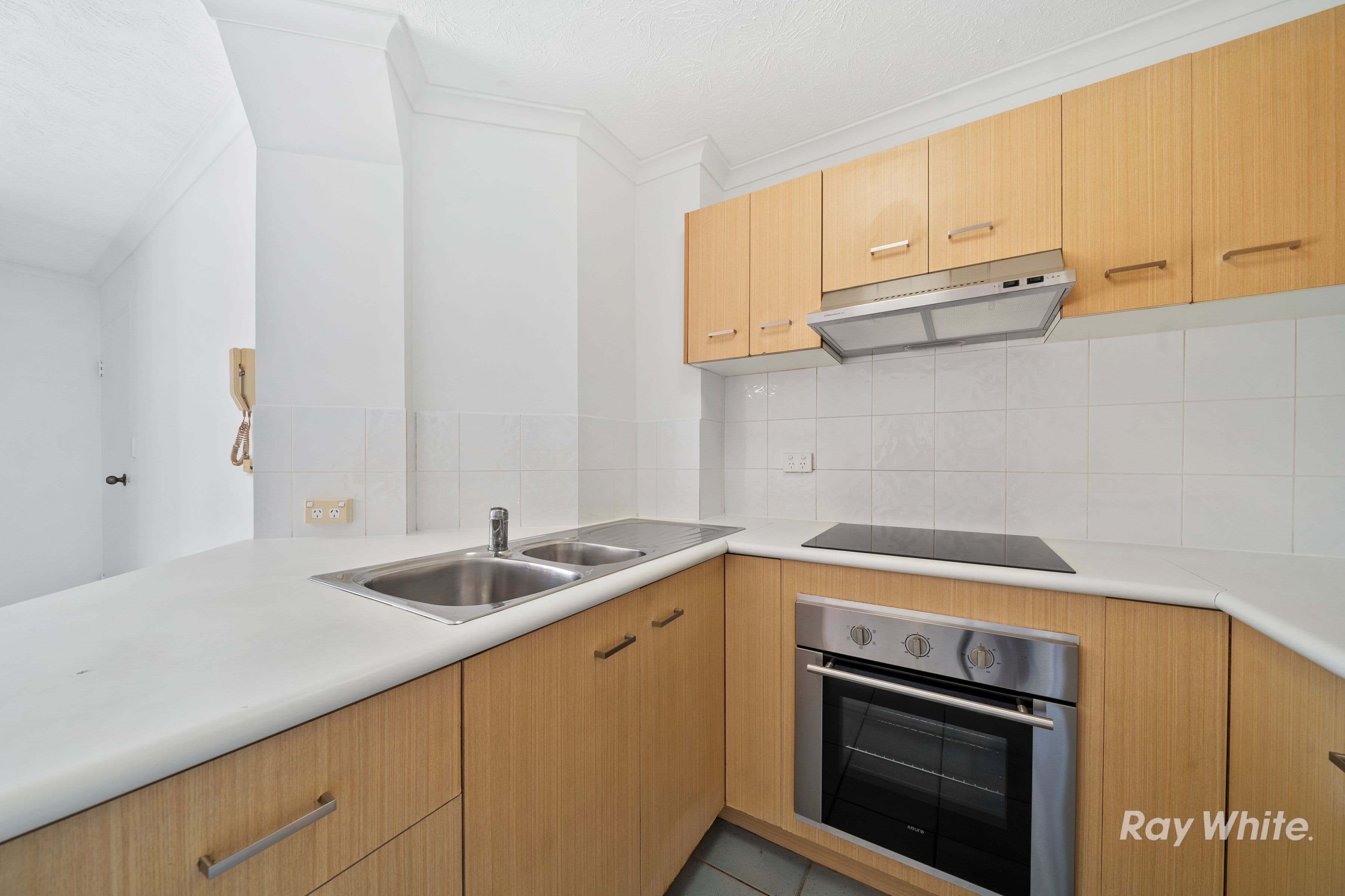3-5 Anembo Street, Surfers Paradise QLD 4217, Surfers Paradise - Thumbnail 2