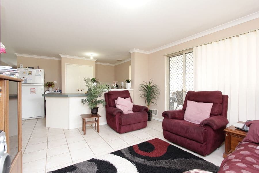 2 Grimsel Court, COODANUP WA 6210, Coodanup - Thumbnail 2
