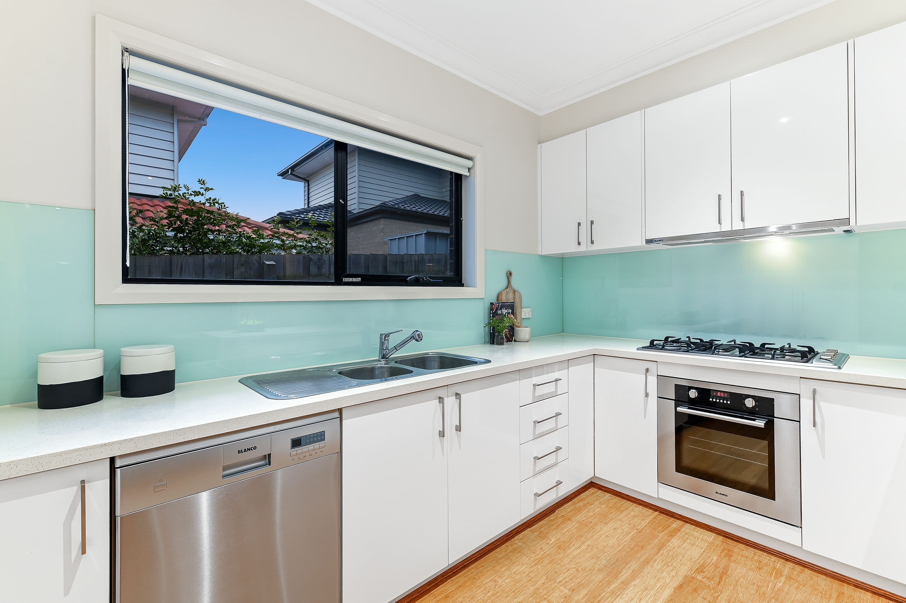 2 Nicole Street, Mount Waverley VIC 3149, Mount Waverley - Thumbnail 3