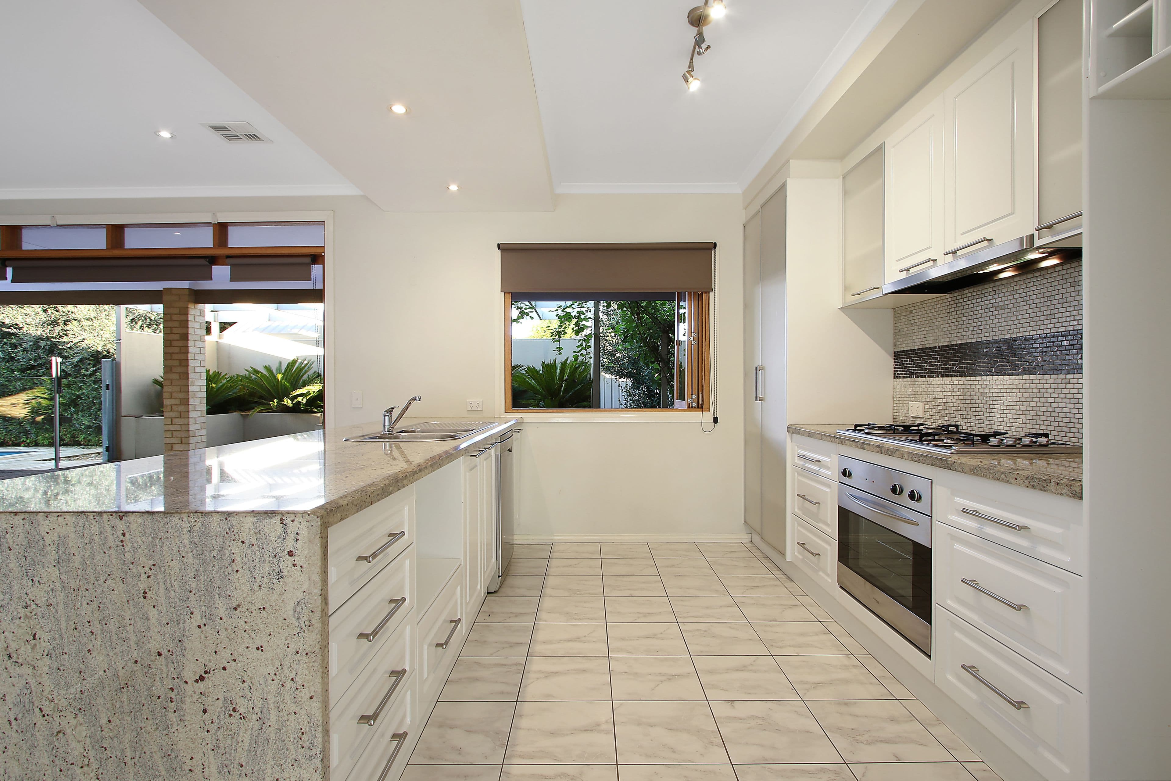96 Yarralumla Drive, Wodonga VIC 3690, Wodonga - Thumbnail 2