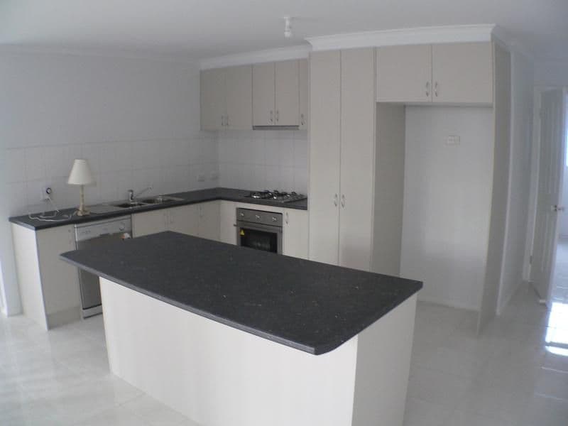 3 Elfin Way, PAKENHAM VIC 3810, Pakenham - Thumbnail 2