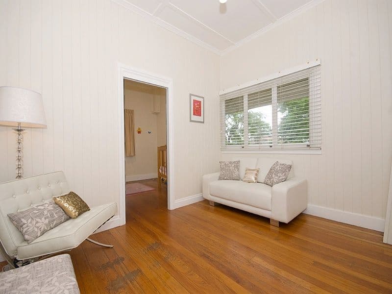 32  Douglas Street, YERONGA QLD 4104, Yeronga - Thumbnail 4
