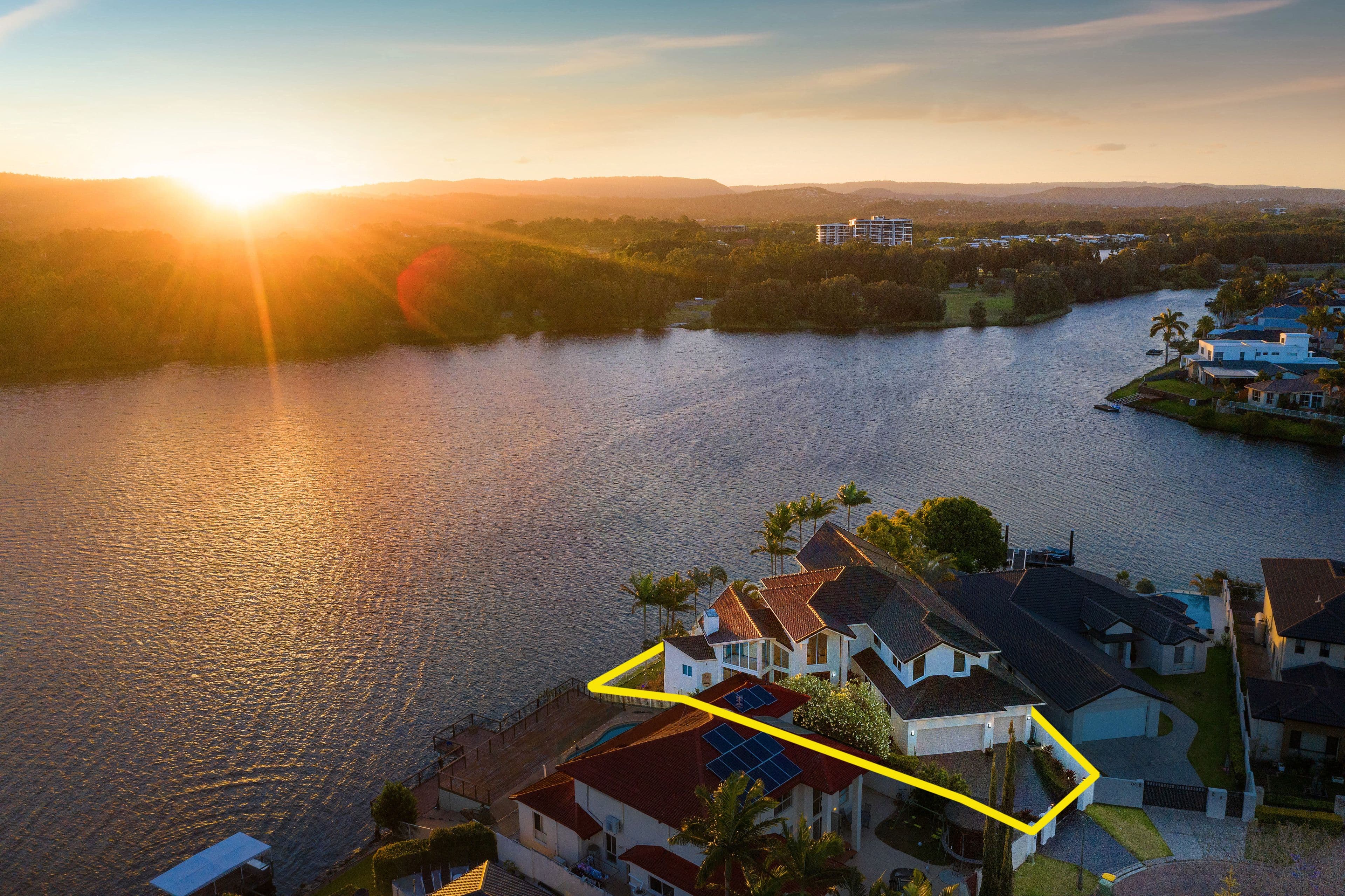 82 Montevideo Drive, Clear Island Waters QLD 4226, Clear Island Waters - Thumbnail 2