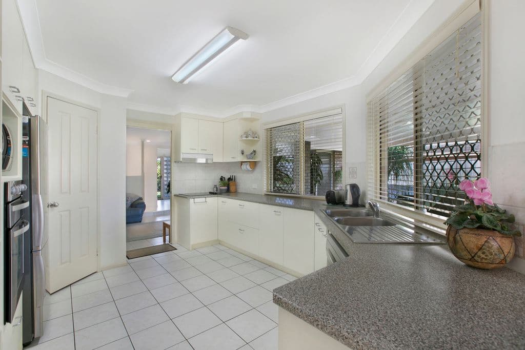 35 Redgrove Avenue, WELLINGTON POINT QLD 4160, Wellington Point - Thumbnail 4