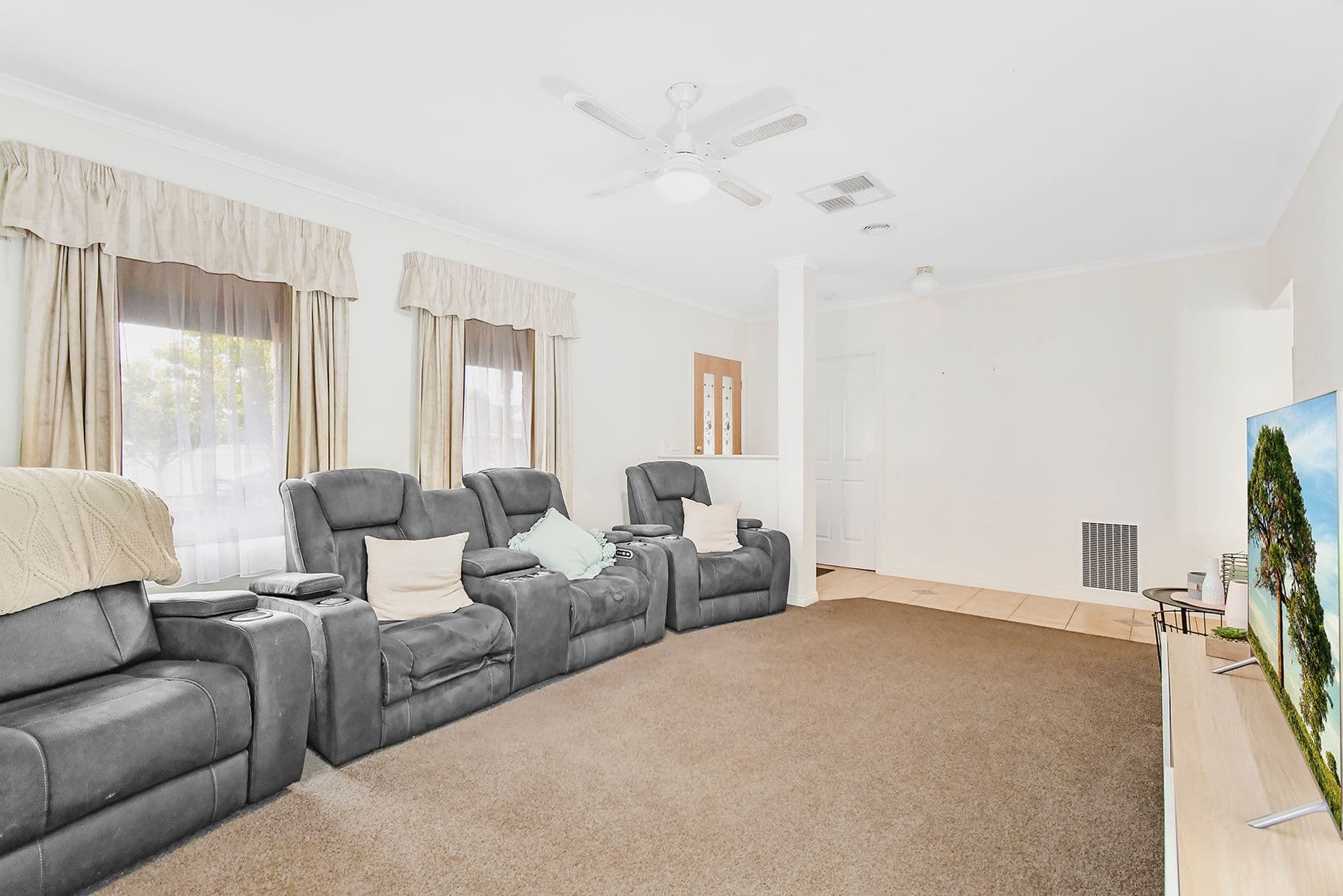 31 Hartland Circuit, Pakenham VIC 3810, Pakenham - Thumbnail 2