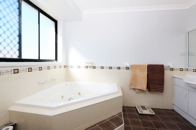 5 Coral Gum Court, WORRIGEE NSW 2540, Worrigee - Thumbnail 5