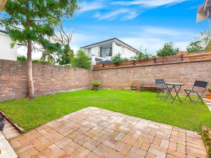 25 Bouvardia Street, Russell Lea - Thumbnail 4