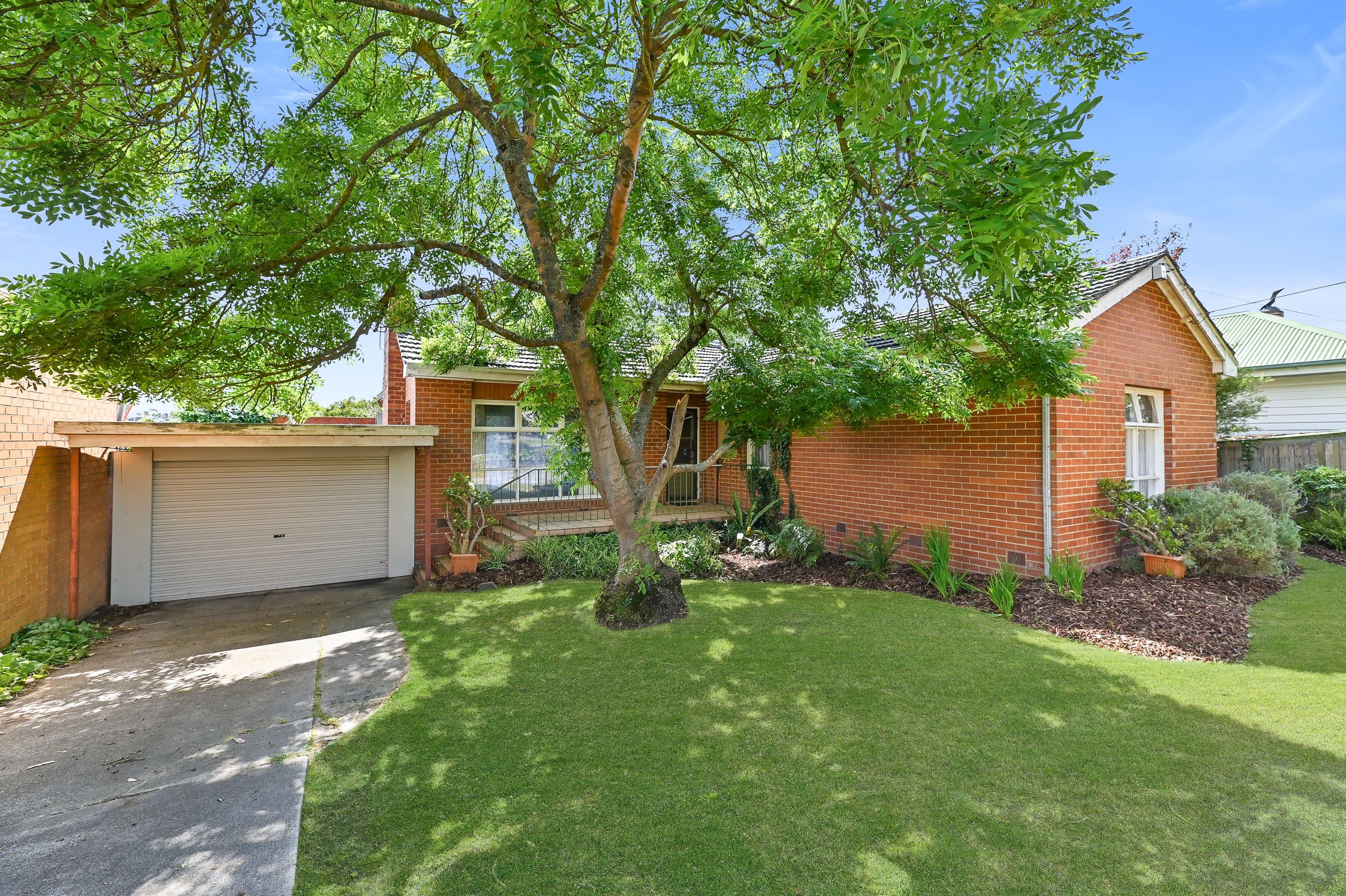 11 Pepperell Avenue, Glen Waverley VIC 3150, Glen Waverley - Thumbnail 2