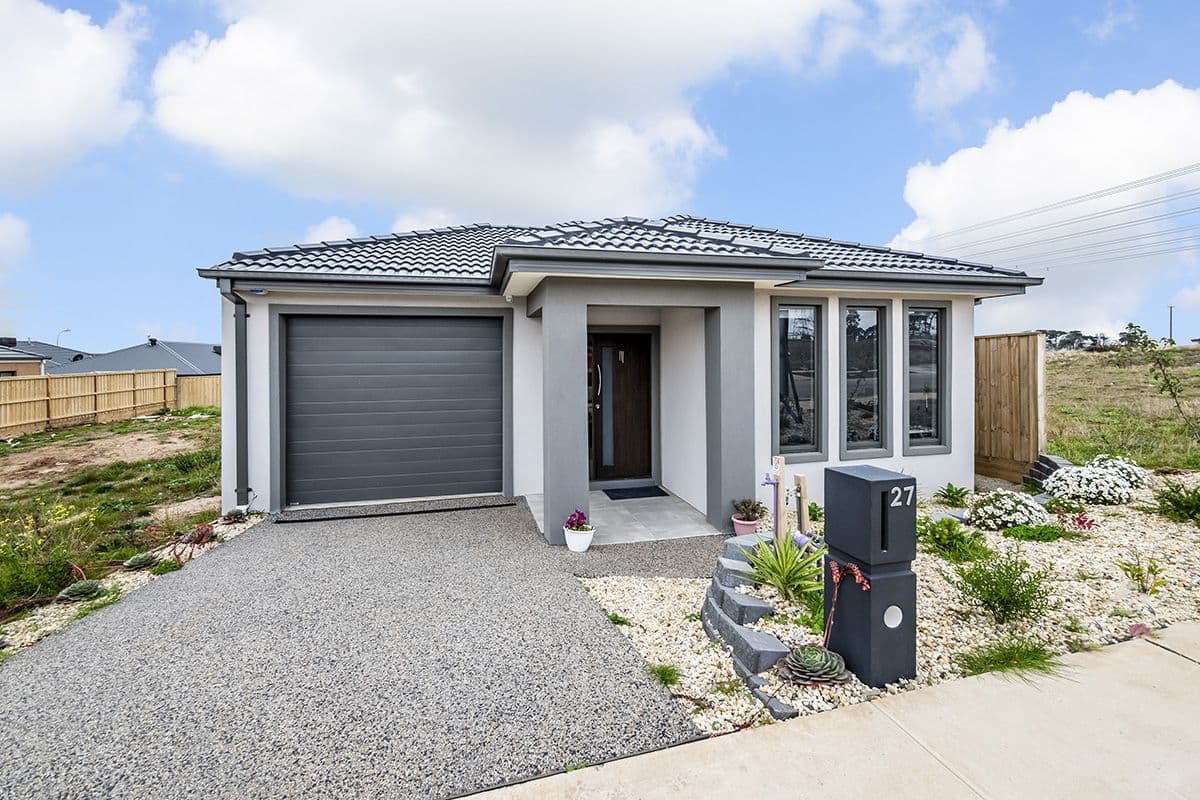27 Shimar Street, Clyde North VIC 3978, Clyde North - Thumbnail 2