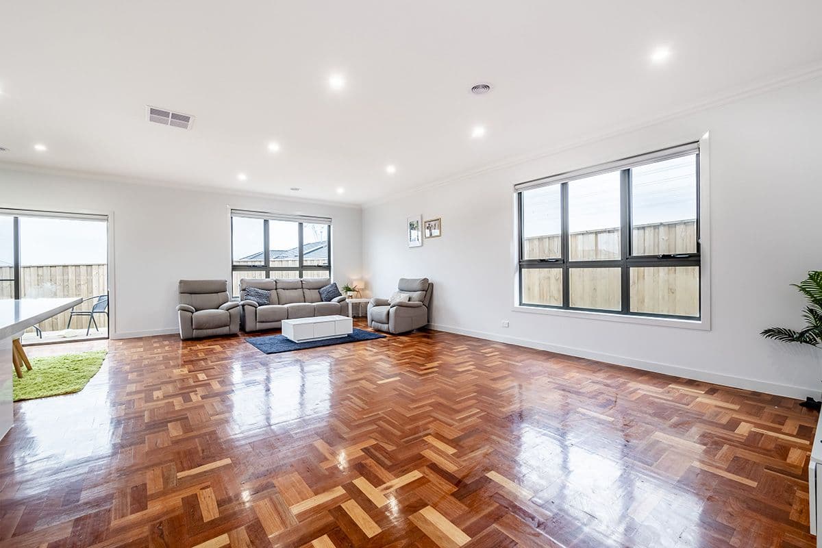 27 Shimar Street, Clyde North VIC 3978, Clyde North - Thumbnail 3