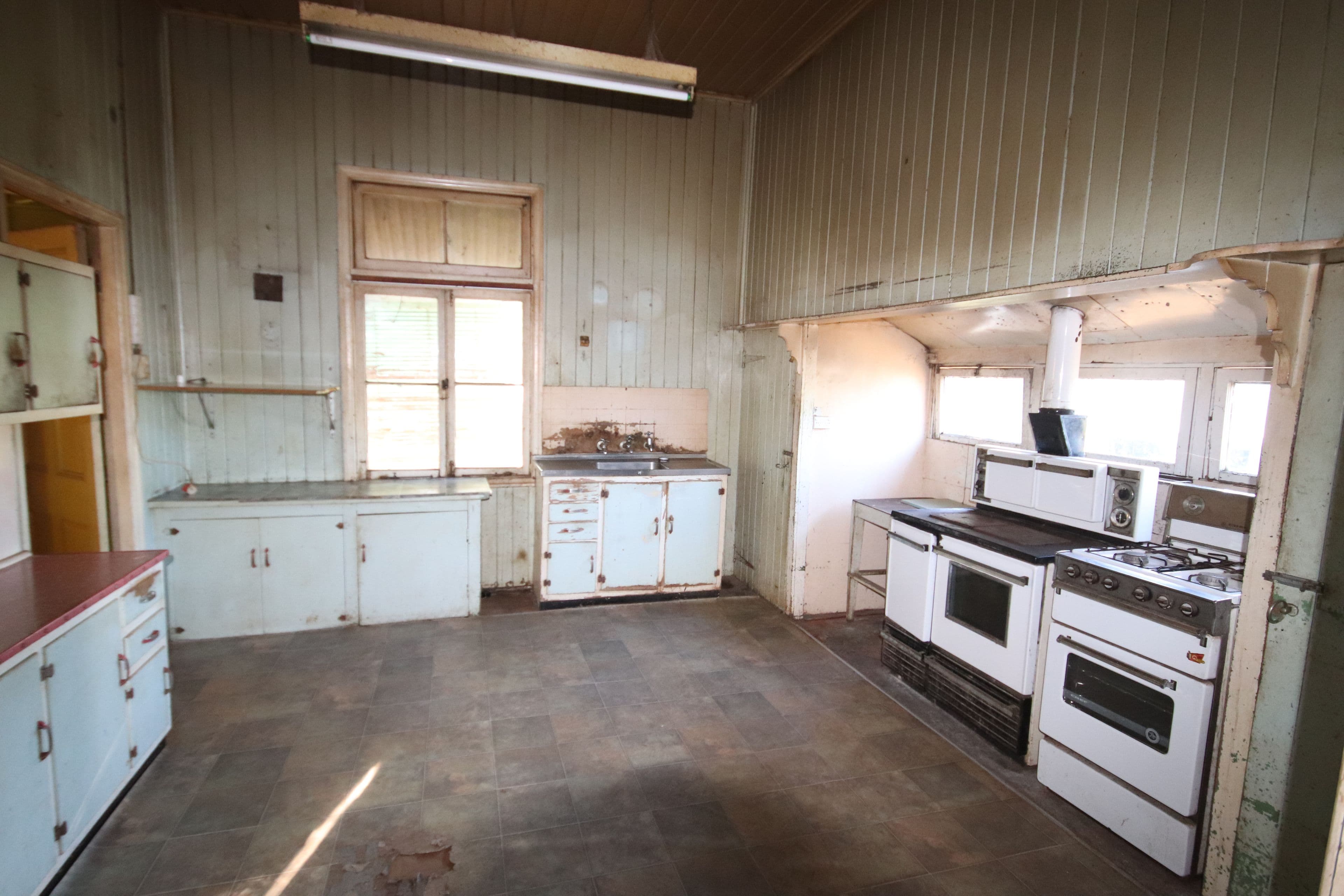 85 Lyons Street, Mundubbera QLD 4626, Mundubbera - Thumbnail 2