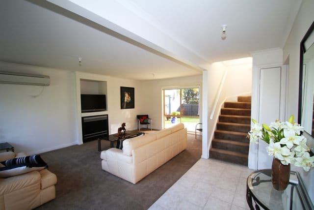 16 Cornwall Avenue, COWES VIC 3922, Cowes - Thumbnail 2