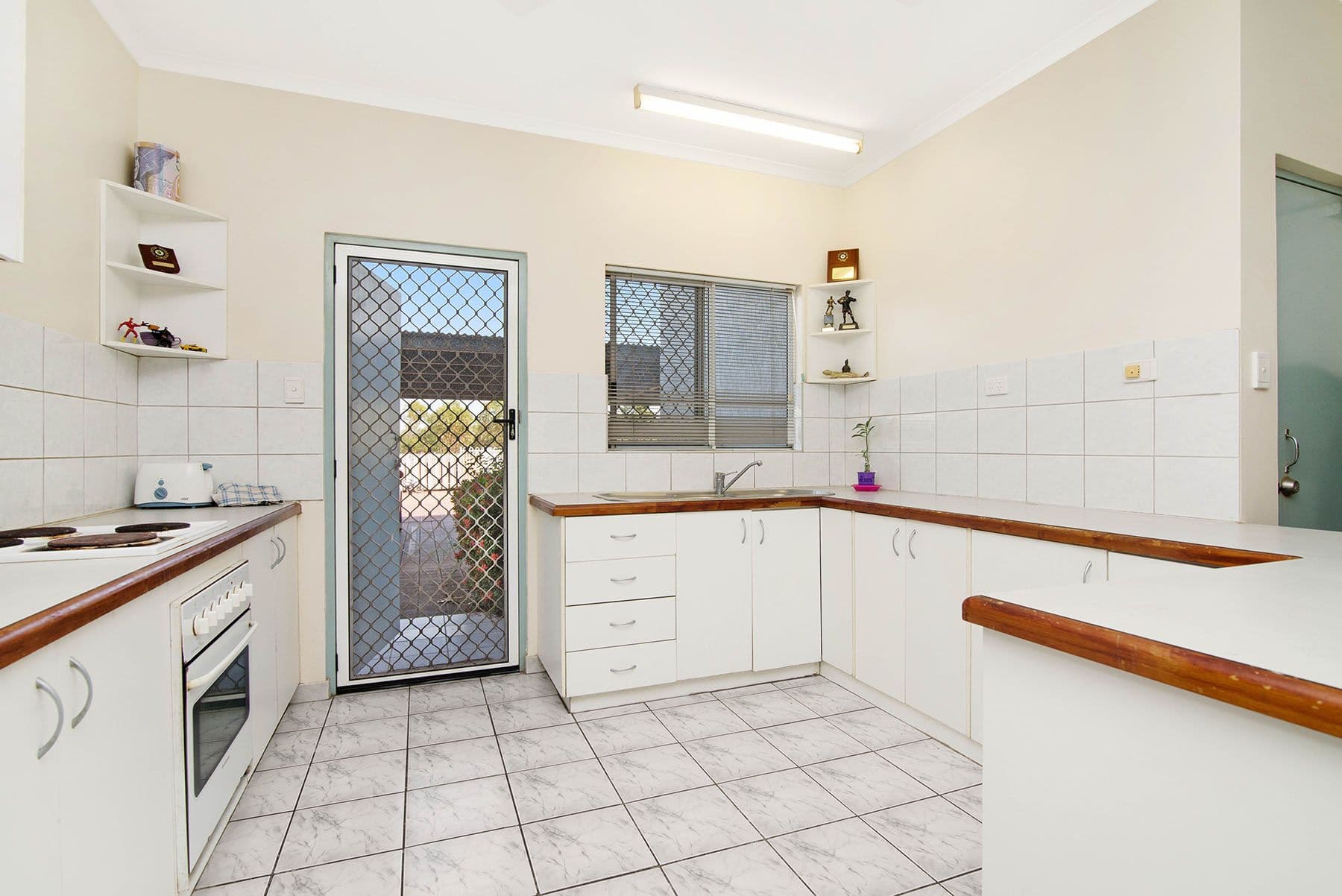 6 Mannikan Court, BAKEWELL NT 0832, Bakewell - Thumbnail 2