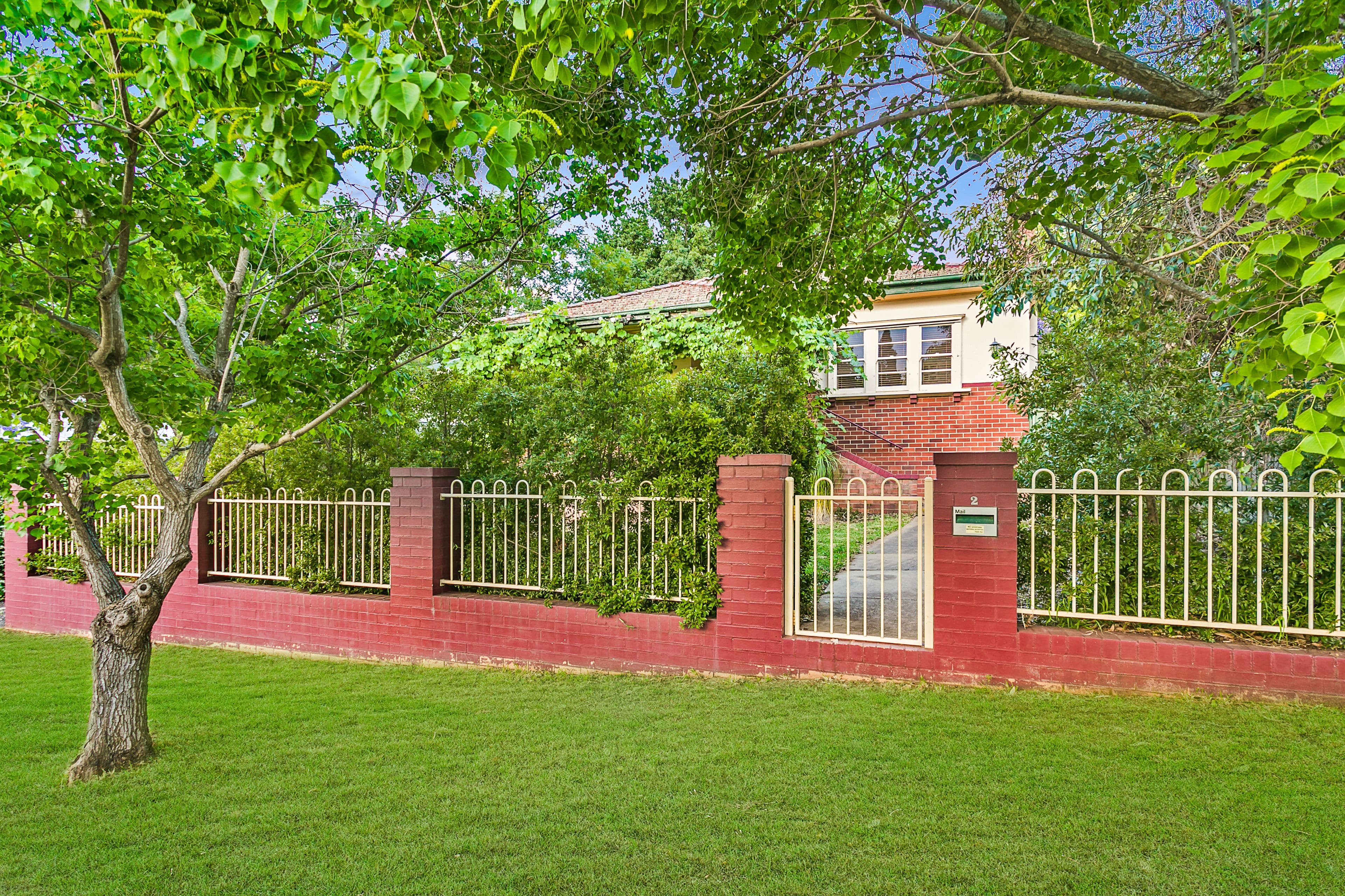 2 Douglas Avenue, Tamworth NSW 2340, Tamworth - Image 1