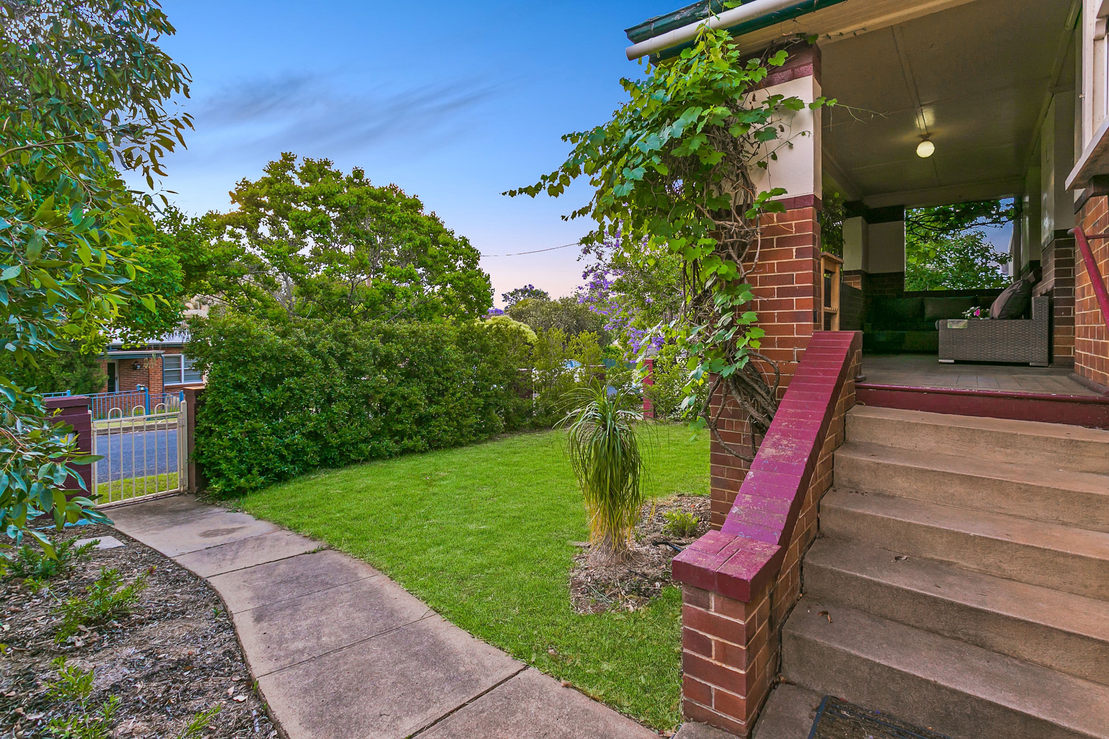 2 Douglas Avenue, Tamworth NSW 2340, Tamworth - Thumbnail 2