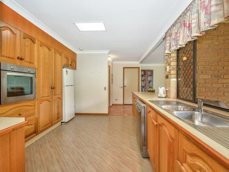 24 Acacia Street, Everton Hills - Thumbnail 2