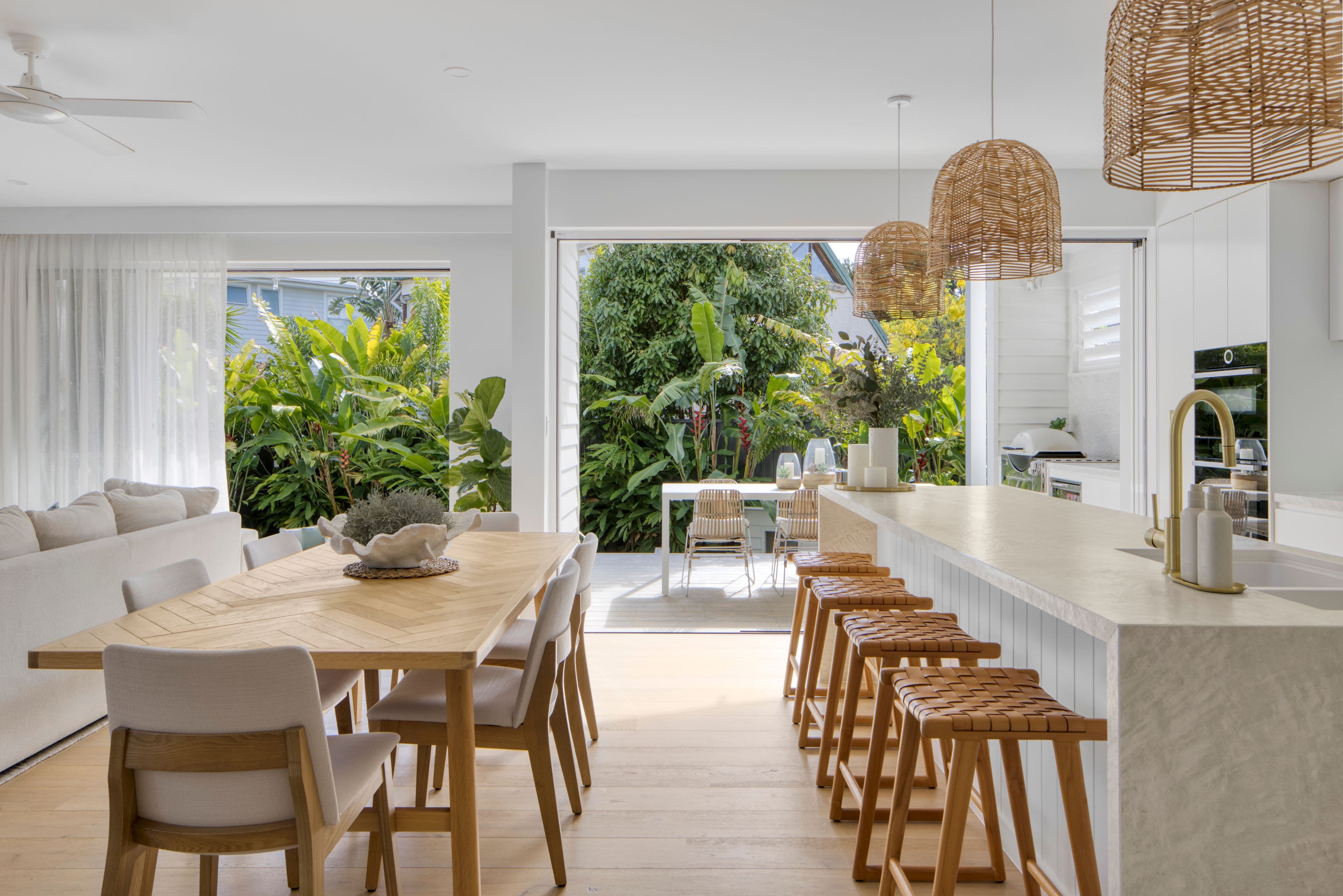 1 Guyra Avenue, Burleigh Heads QLD 4220, Burleigh Heads - Image 1
