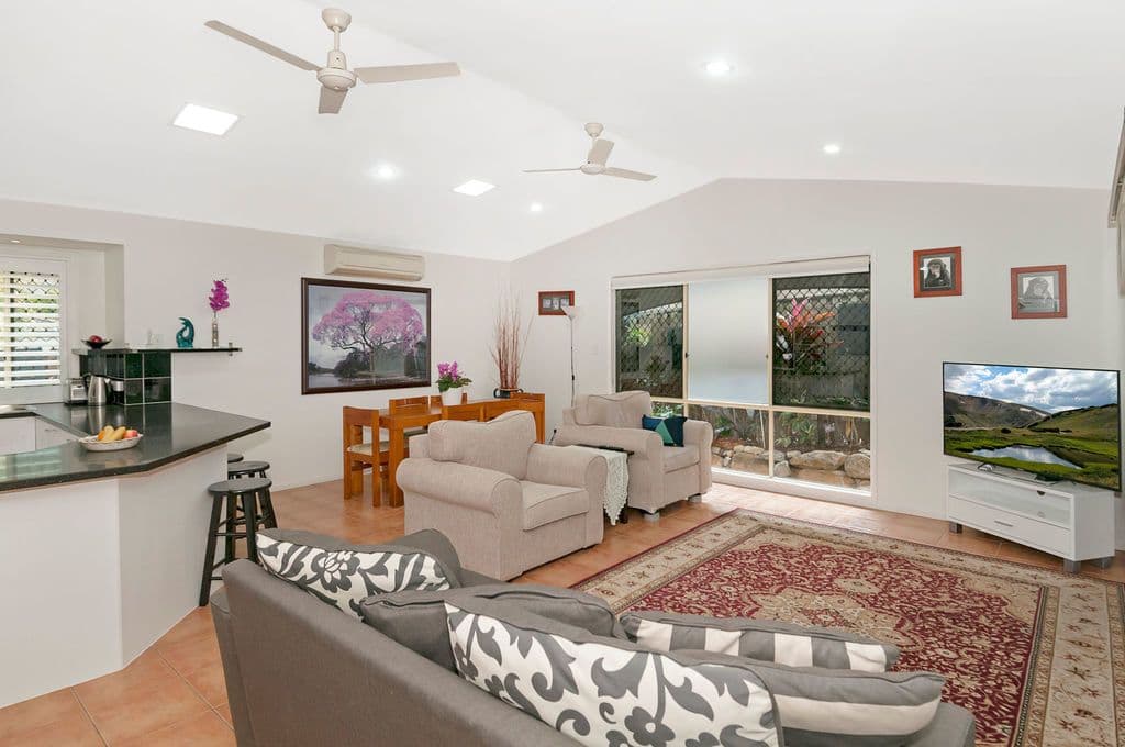 2 Equador Court, Pacific Pines QLD 4211, Pacific Pines - Thumbnail 3