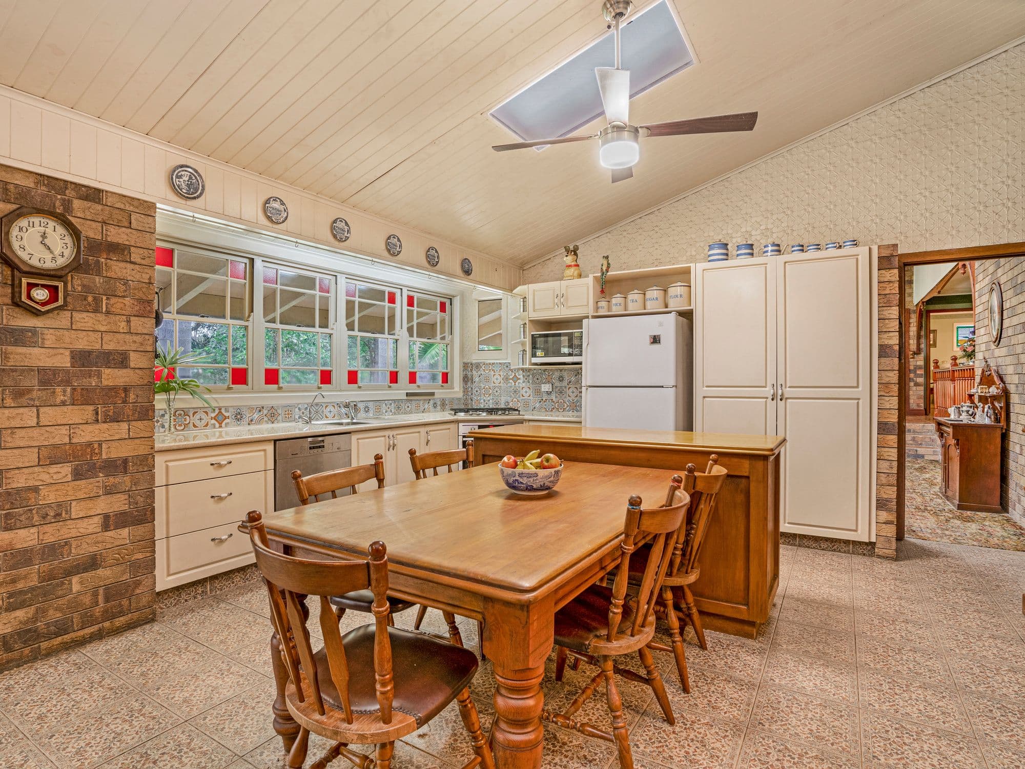 2 Karragata Court, Tallebudgera QLD 4228, Tallebudgera - Thumbnail 3