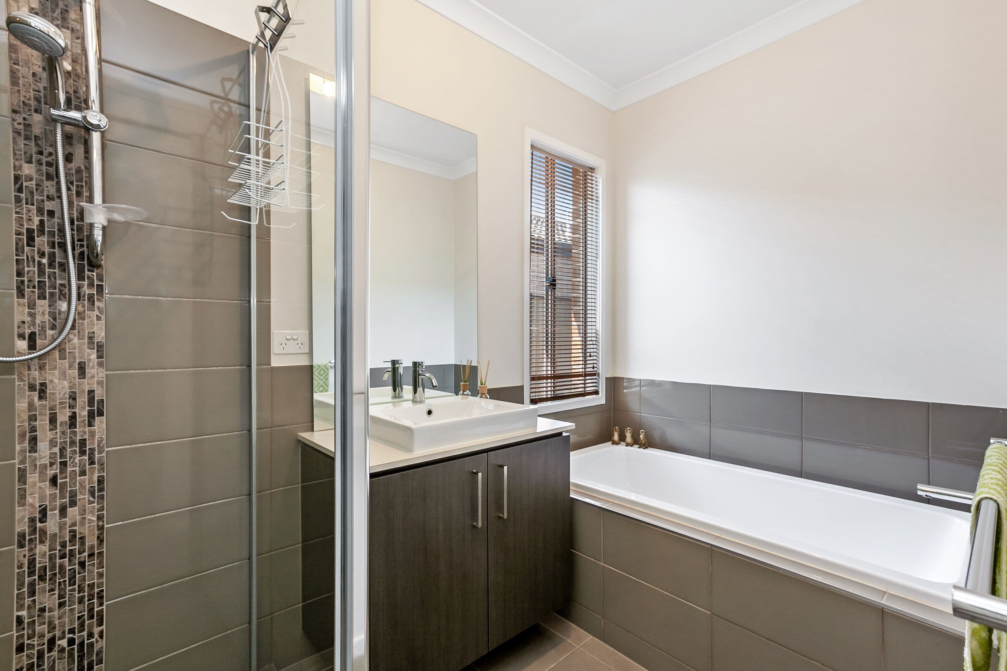 42 Dalziel Drive, Mernda VIC 3754, Mernda - Thumbnail 6