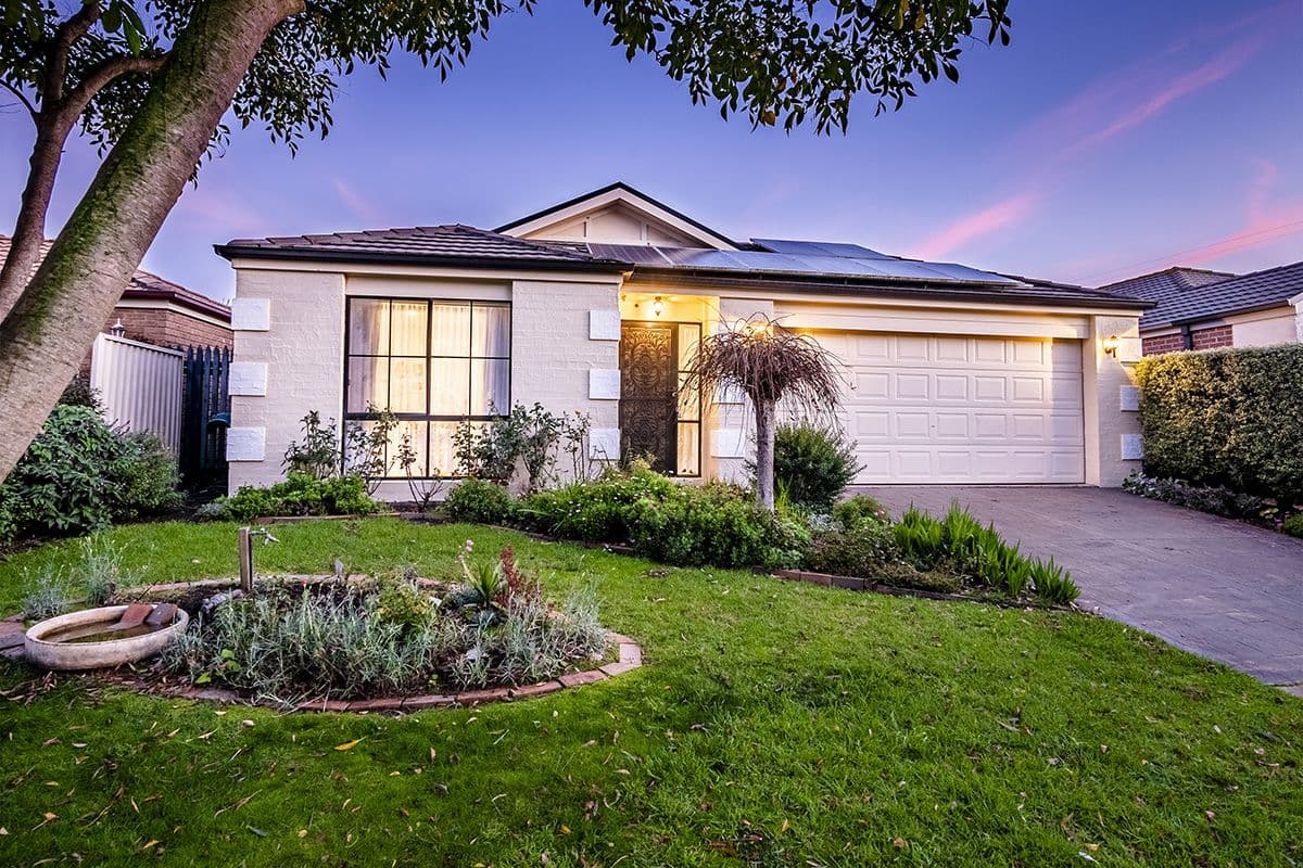 4 Oakmont Place, Cranbourne West VIC 3977, Cranbourne West - Image 1