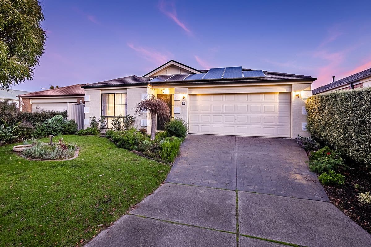 4 Oakmont Place, Cranbourne West VIC 3977, Cranbourne West - Thumbnail 2