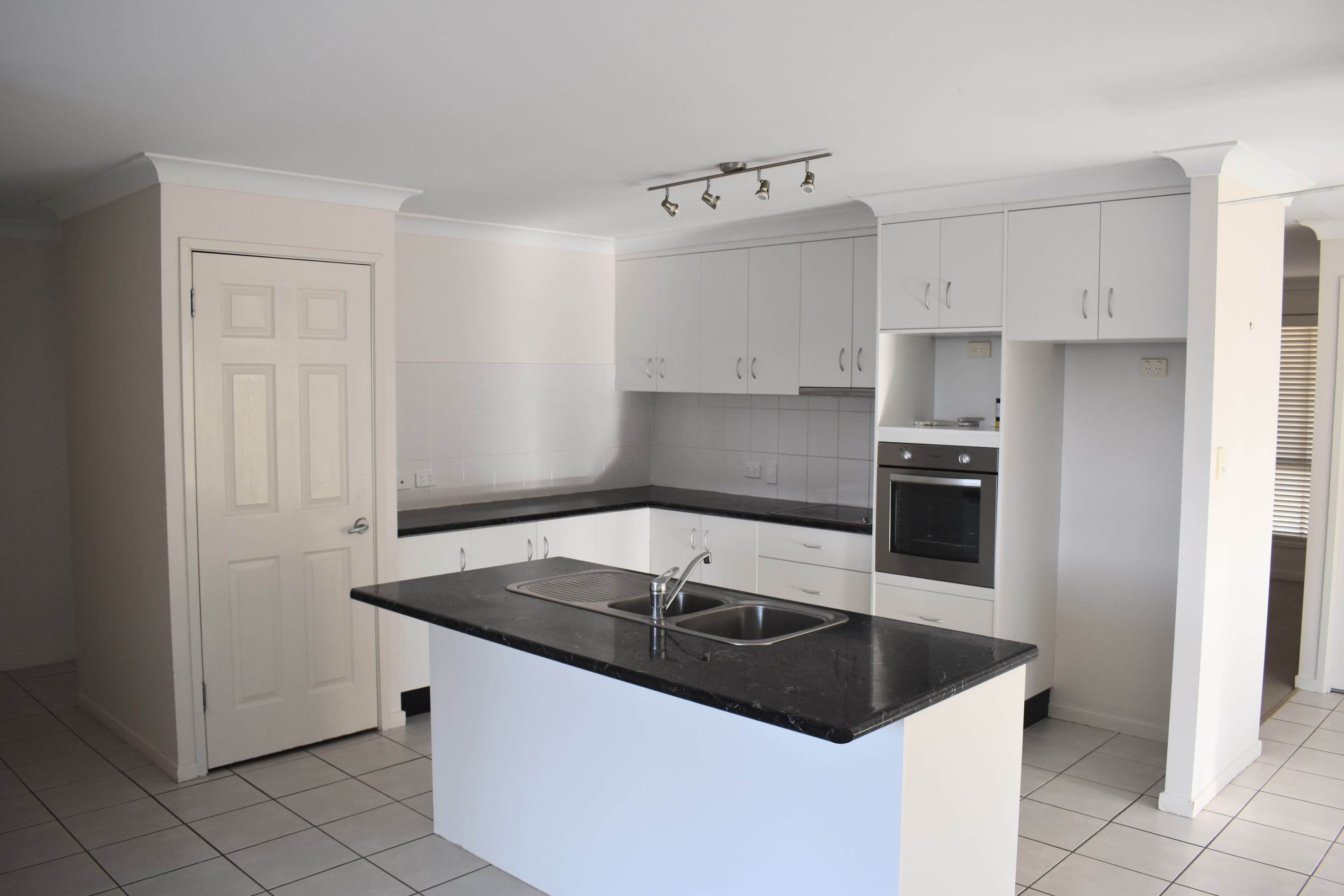 10 Cowan Crescent, Emerald QLD 4720, Emerald - Thumbnail 2