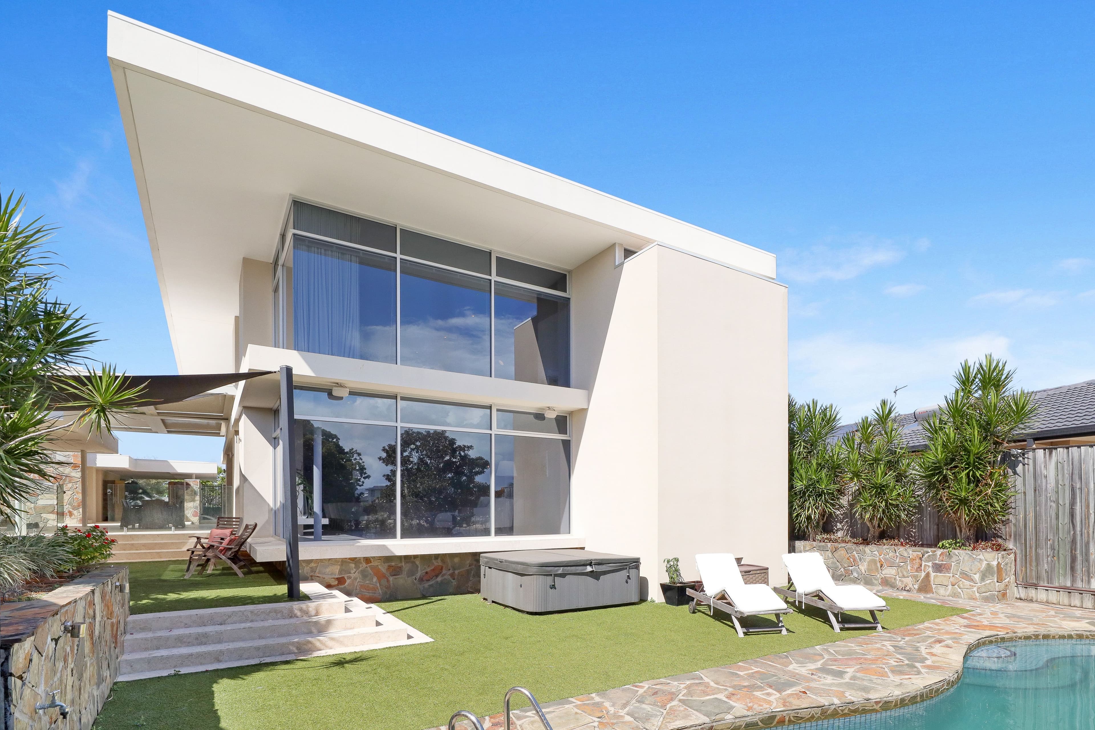 1 Tosti Street, Sorrento QLD 4217, Sorrento - Thumbnail 2