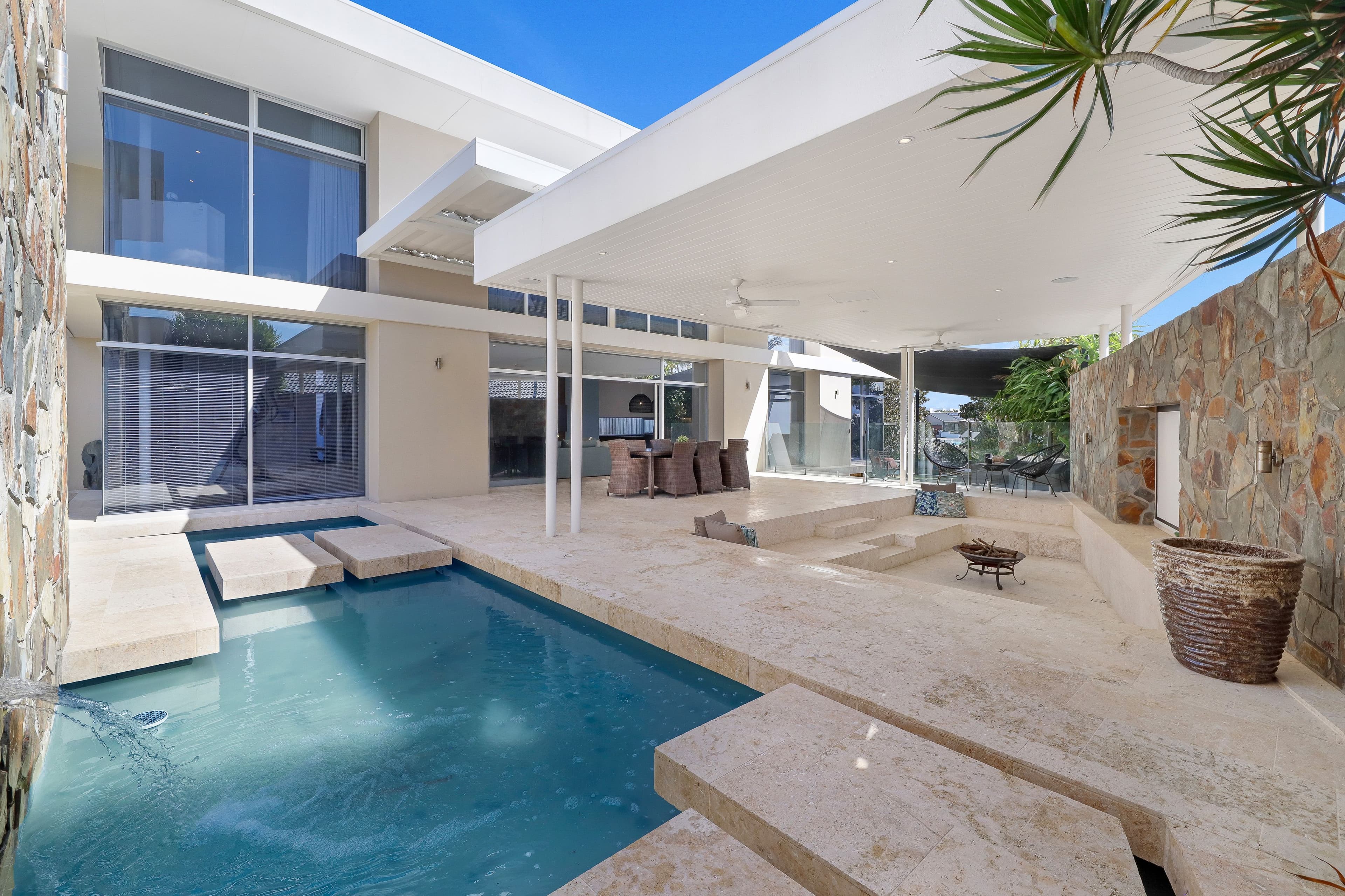 1 Tosti Street, Sorrento QLD 4217, Sorrento - Thumbnail 3