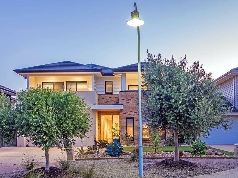 2 Mayflower Mews, Sanctuary Lakes VIC 3030, Sanctuary Lakes - Thumbnail 2
