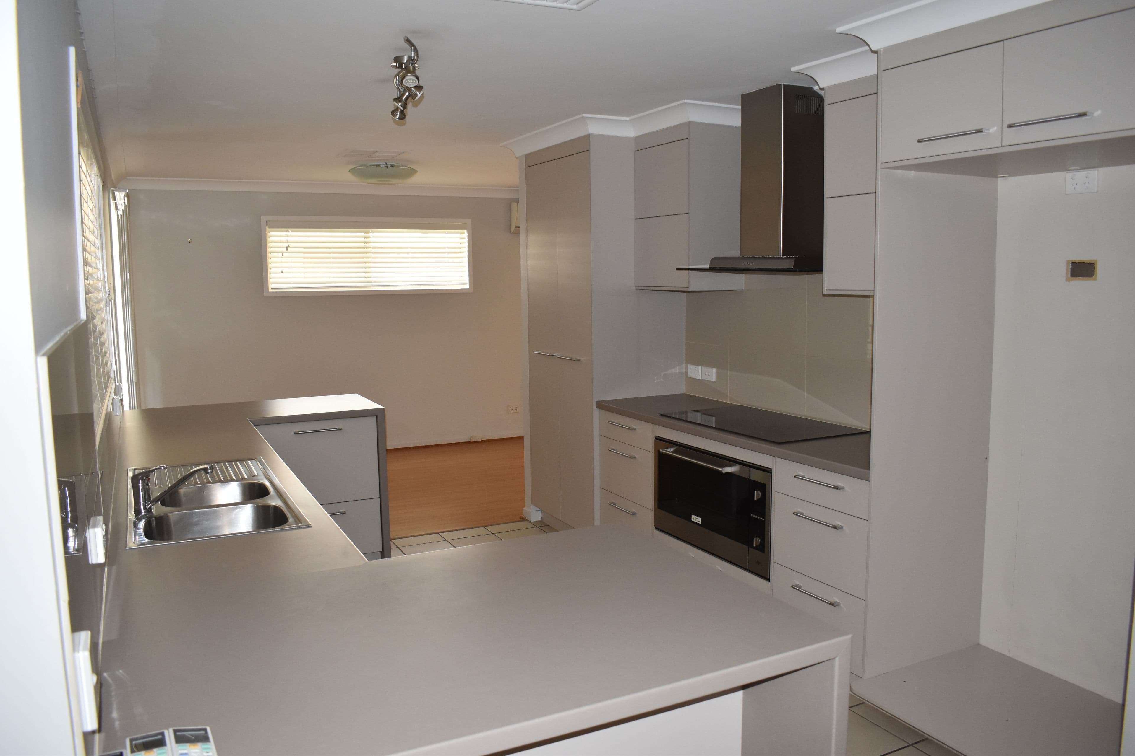 2 Cowan Crescent, Emerald QLD 4720, Emerald - Thumbnail 7