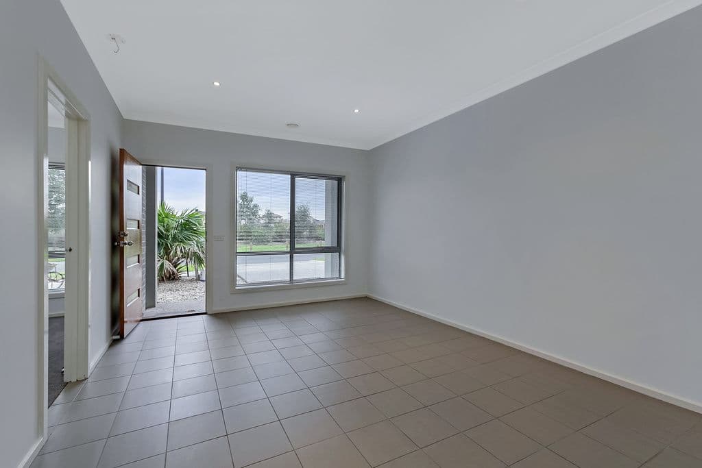 6 Alhambra Drive, EPPING VIC 3076, Epping - Thumbnail 4