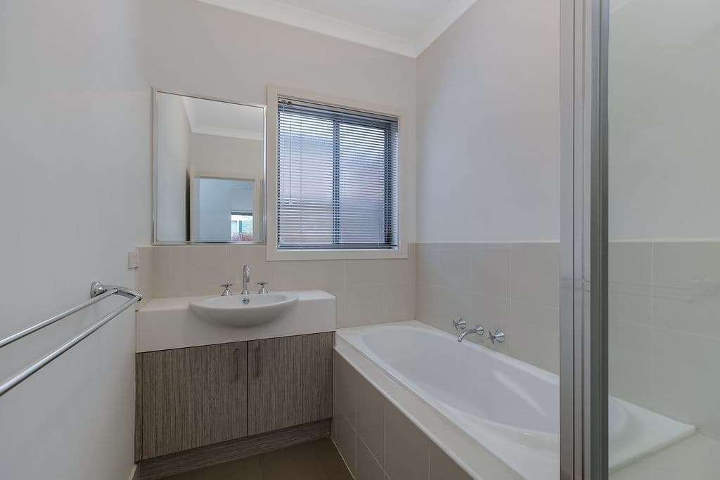 6 Alhambra Drive, EPPING VIC 3076, Epping - Thumbnail 6