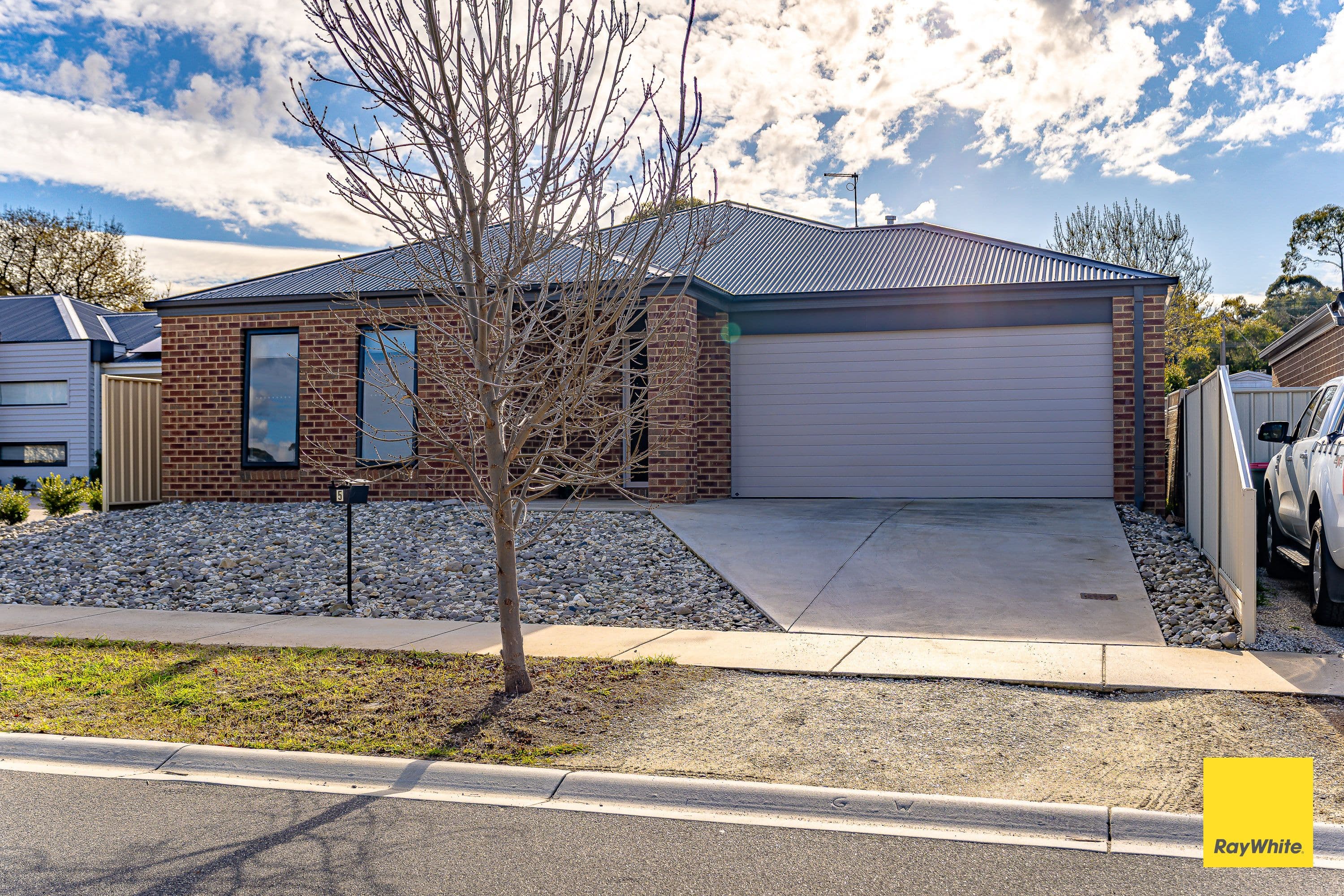 5 Webdon Drive, North Bendigo VIC 3550, North Bendigo - Thumbnail 2