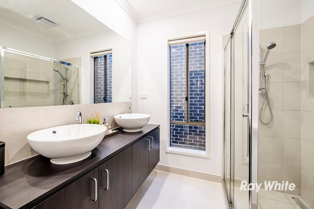 28 Karabair Street, Clyde North VIC 3978, Clyde North - Thumbnail 3