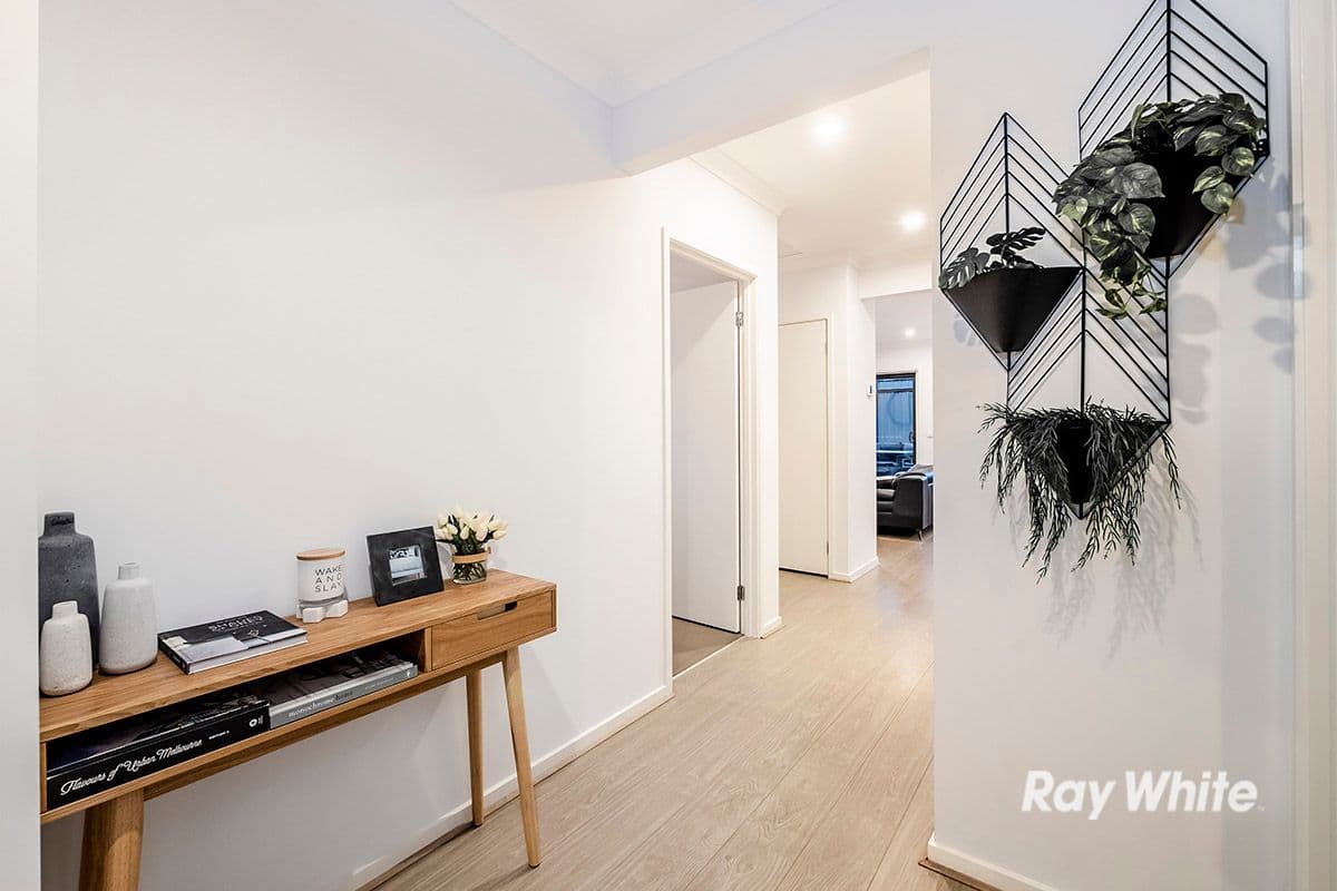 28 Karabair Street, Clyde North VIC 3978, Clyde North - Thumbnail 4