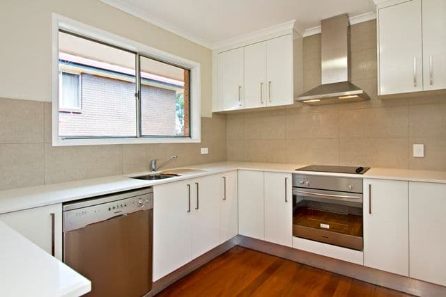 35 Emblem Street, JAMBOREE HEIGHTS QLD 4074, Jamboree Heights - Thumbnail 2