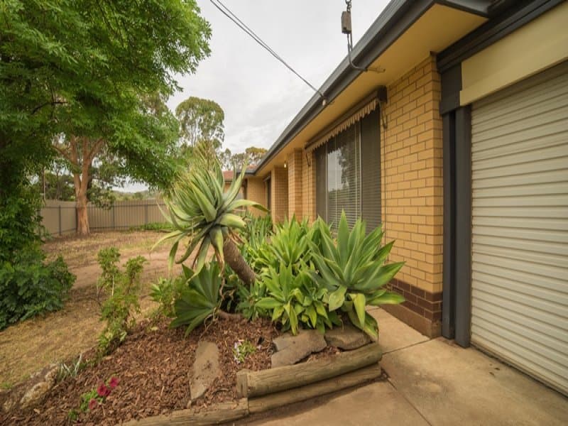 33 Graylon Way, Salisbury Park - Image 1